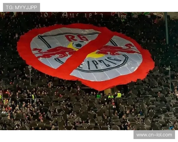 莱比锡红牛队刊内容引争议 球迷集体抵制引发热议