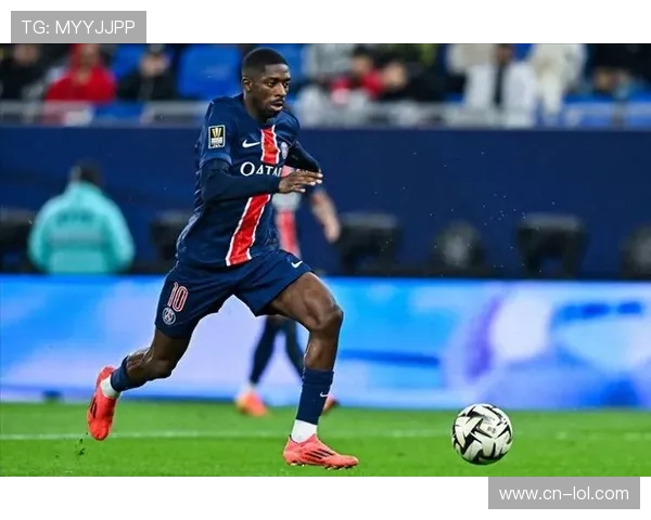 赛前热身：巴黎圣日耳曼球员心态轻松